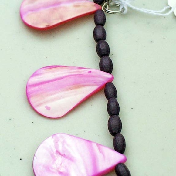 MOTHER OF PEARL LARGE TEARDROPS IN PINK NECKLACE, 20 INCHES LONG, WITH PURPLE - Picture 1 of 2